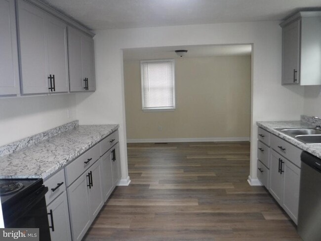 Building Photo - 10051 Dupont Blvd