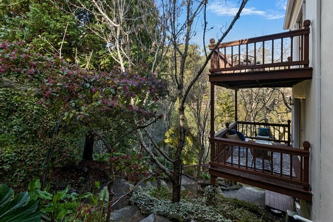 Building Photo - 344 Summit Ave