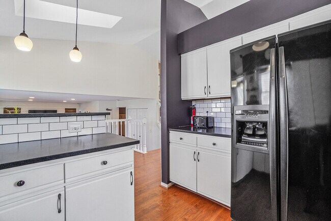 Building Photo - 1201 Easton Dr