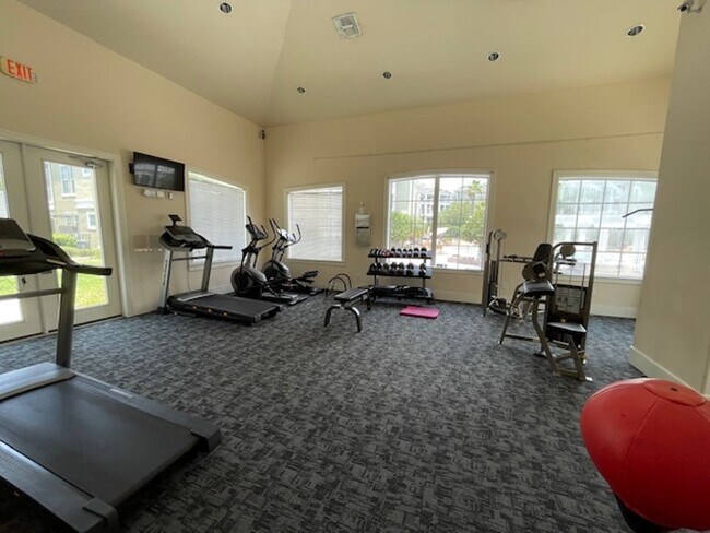 Building Photo - 2 Bedroom - 1 Bathroom - Gardens of Bridge...