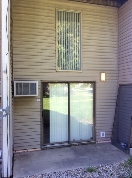 Building Photo - 108 W Charles St