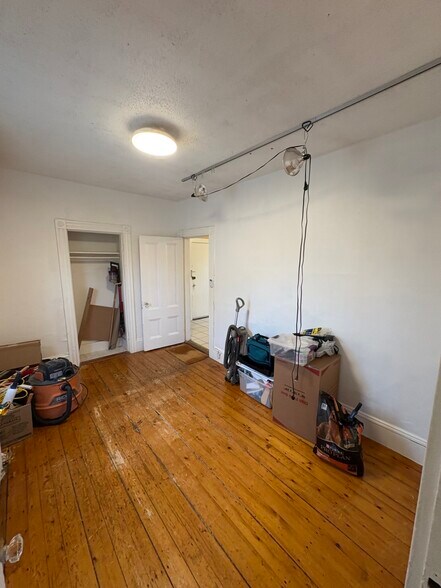 Building Photo - 66 Callender St