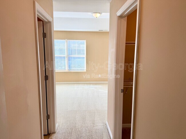 Building Photo - 2390 Camden Oak Way