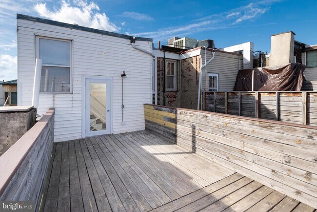 Building Photo - 633 N 3rd St