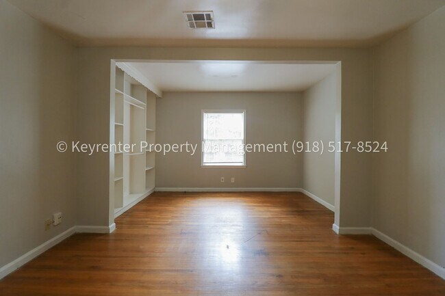 Building Photo - 3322 E 23rd St