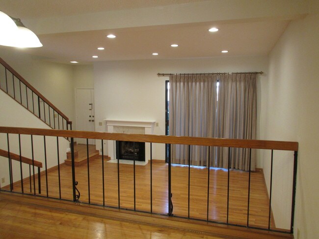 Building Photo - 452 W Huntington Dr