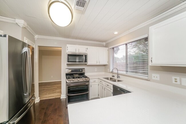 Building Photo - 9934 Totem Trail