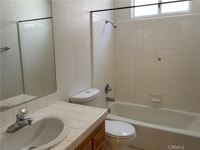 Building Photo - 1056 Sombra Way
