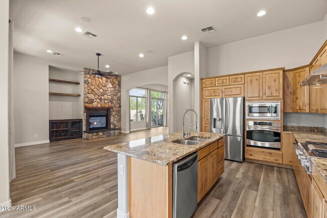 Building Photo - 3653 E Sands Dr