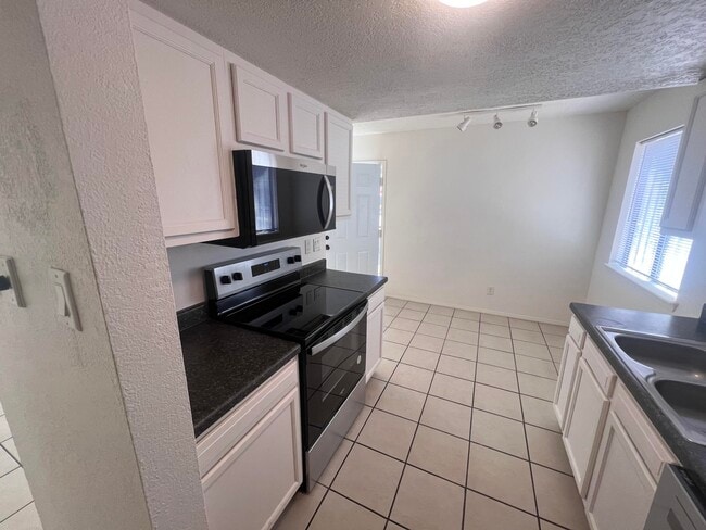 Building Photo - 1005 Dickerson Dr SE
