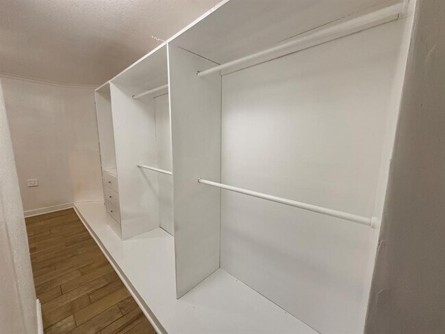 Building Photo - 3806 Fieldcrest Dr