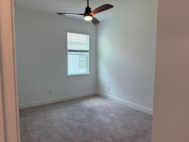 Building Photo - 5 Bedroom 4 Bath W/Office & 3-Car Garage (...