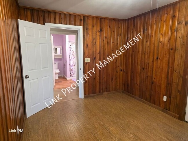 Building Photo - 3731 Knollwood Dr