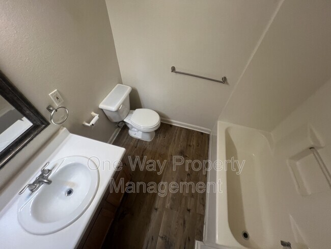 Building Photo - 2856 17th Ave