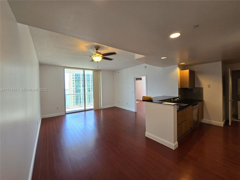 Building Photo - 1050 Brickell Ave