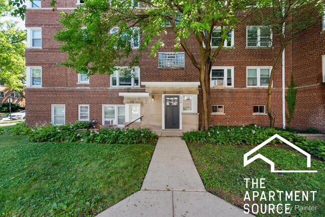 Building Photo - 2715 W Berwyn Ave