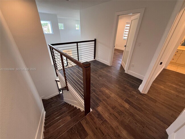 Building Photo - 107 SE 22nd Terrace