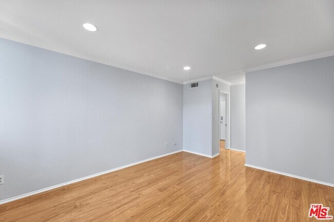 Building Photo - 5325 Newcastle Ave