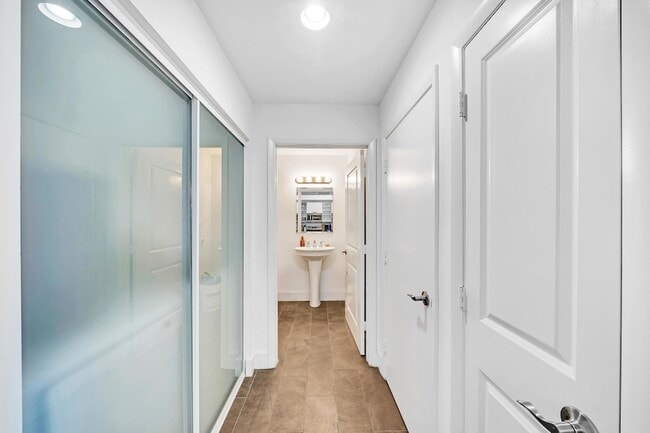 Building Photo - 1945 S Ocean Dr