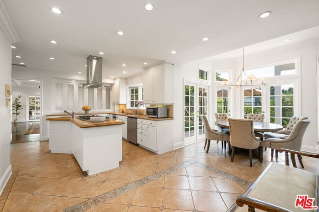Building Photo - 9023 Alto Cedro Dr