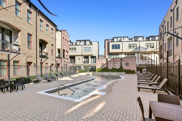 Building Photo - 640 S Pearl Expy