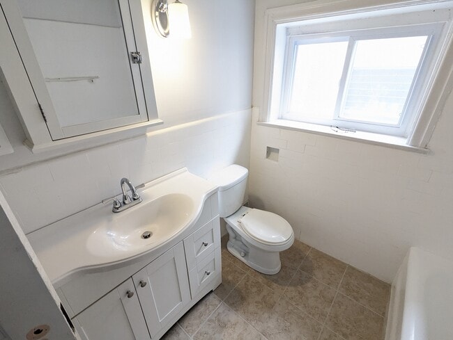 Building Photo - 1143 N 65th St