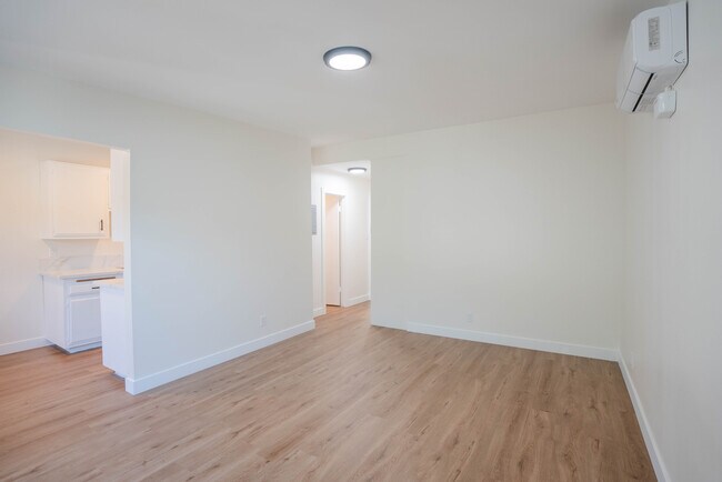 Building Photo - 821 W 167th St