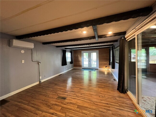Building Photo - 144 Deer Ln