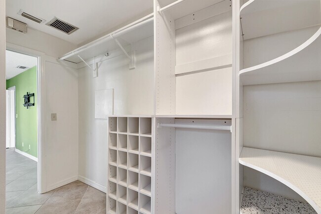 Building Photo - 1753 W Terrace Dr