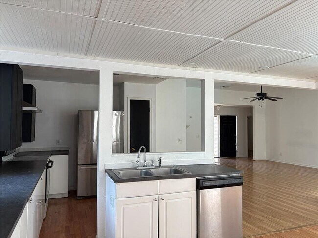Building Photo - 2304 Larston Ln