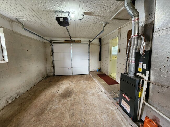 Building Photo - 2 Bedroom, 1 Bath Home in Oakhurst