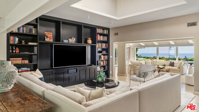 Building Photo - 29020 Cliffside Dr