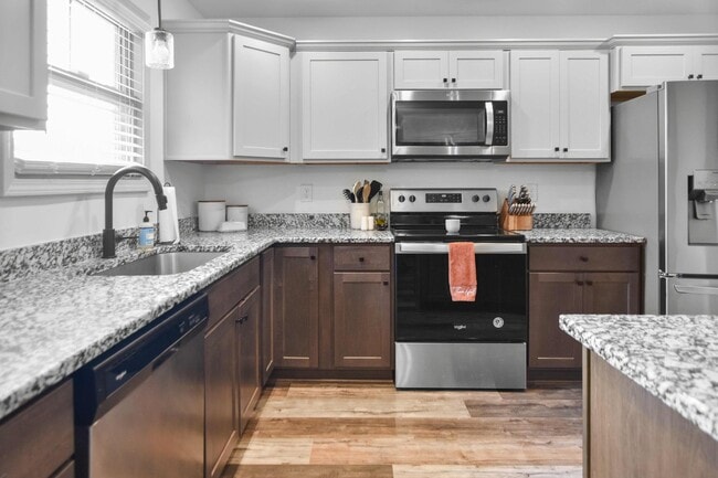 Building Photo - Pet Friendly Three Bedroom!