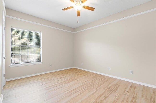 Building Photo - 1260 Sutton Ct