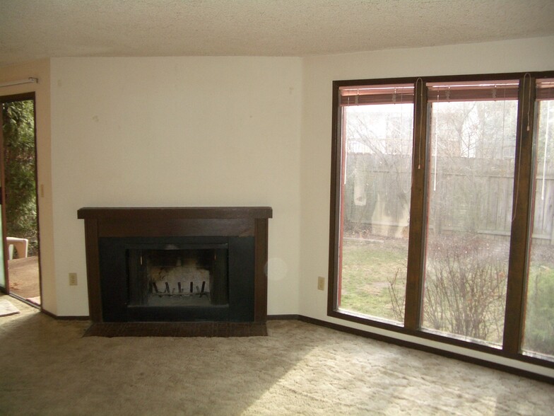 Building Photo - 4532 S Donald Ct