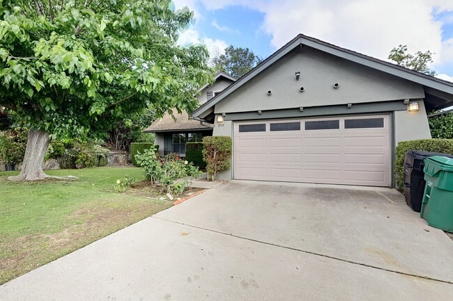 Building Photo - San Carlos West 2story with Canyon Views 5...