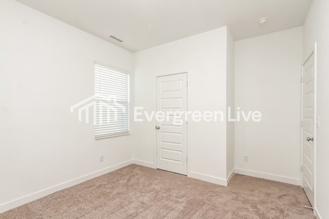 Building Photo - 3427 Merton St