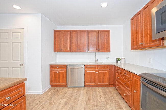 Building Photo - 714 NY-29