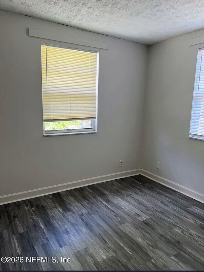 Building Photo - 1554 W 22nd St