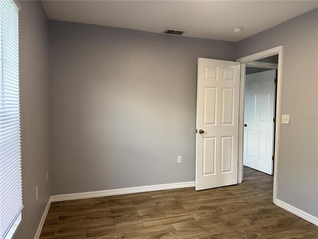 Building Photo - 2109 Albion Ave