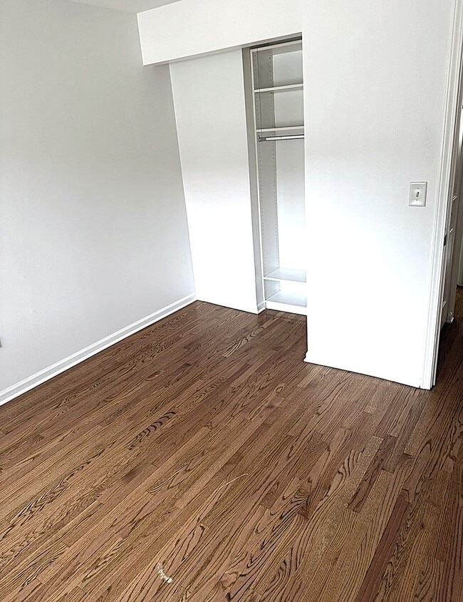 Building Photo - 8655 1/2 W Foster Ave