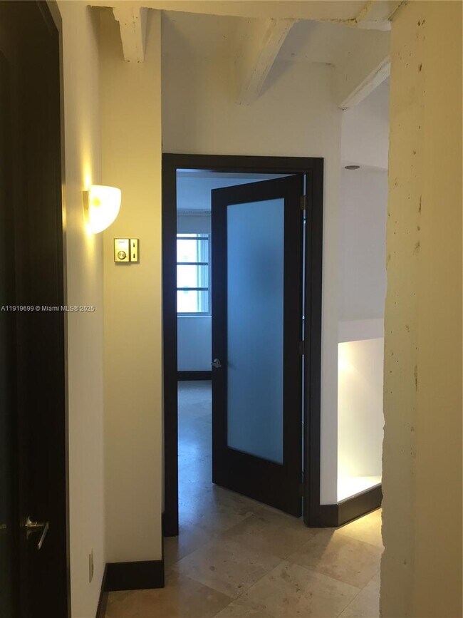 Building Photo - 1408 Brickell Bay Dr