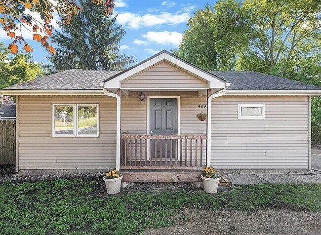 Building Photo - ELEGANT READY HOME