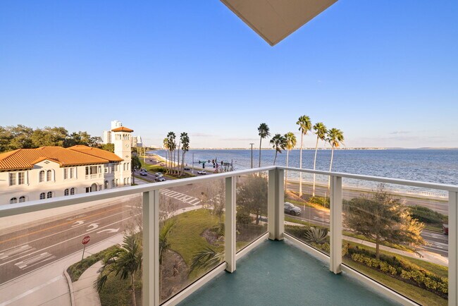 Building Photo - 2900 W Bay to Bay Blvd