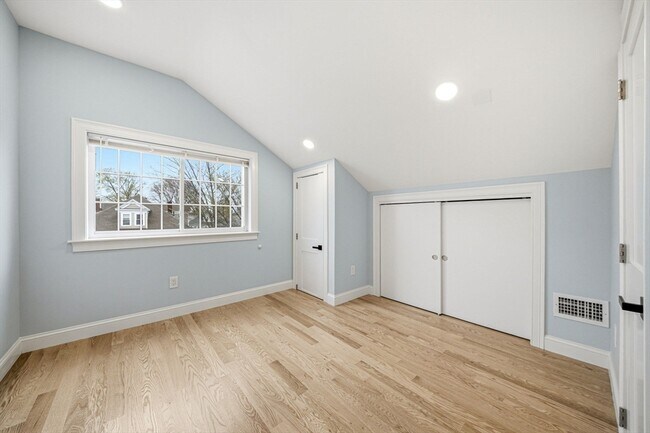 Building Photo - 9 Logan Ave