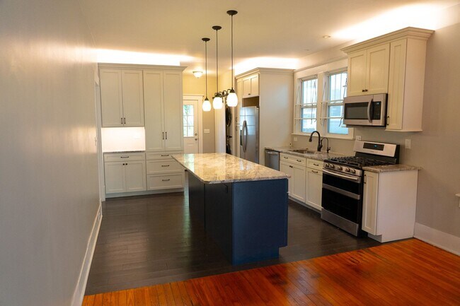 Building Photo - Charming Historic Home Walkable to Cargo & Soda Pop Districts