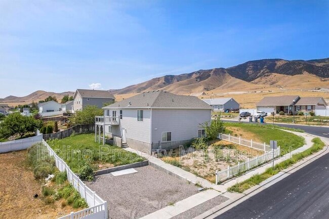 Building Photo - 4016 S Sunrise Dr