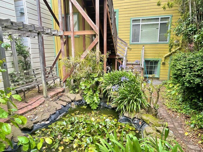Building Photo - 1127 Cole St
