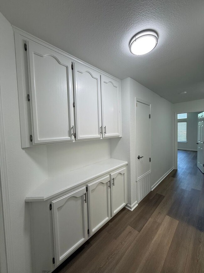 Building Photo - 3 BEDROOM COURT LOCATION