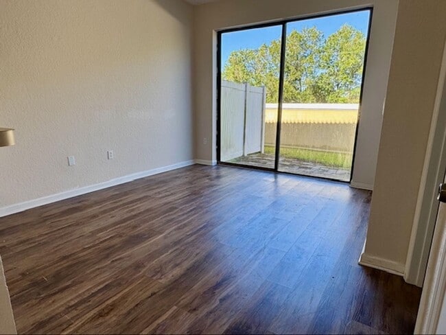 Building Photo - Peaceful 4 Bedroom 3 Full Bath Townhome In...